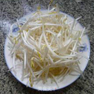 Fried Squid with Leek and Green Bean Sprouts recipe