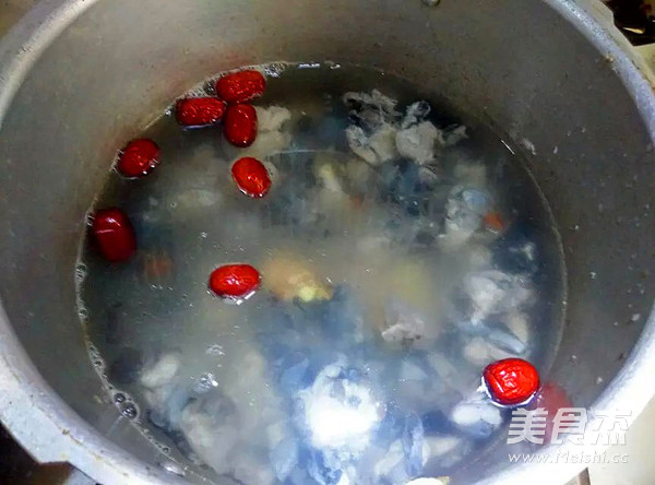 Black-bone Chicken and White Fungus Soup recipe