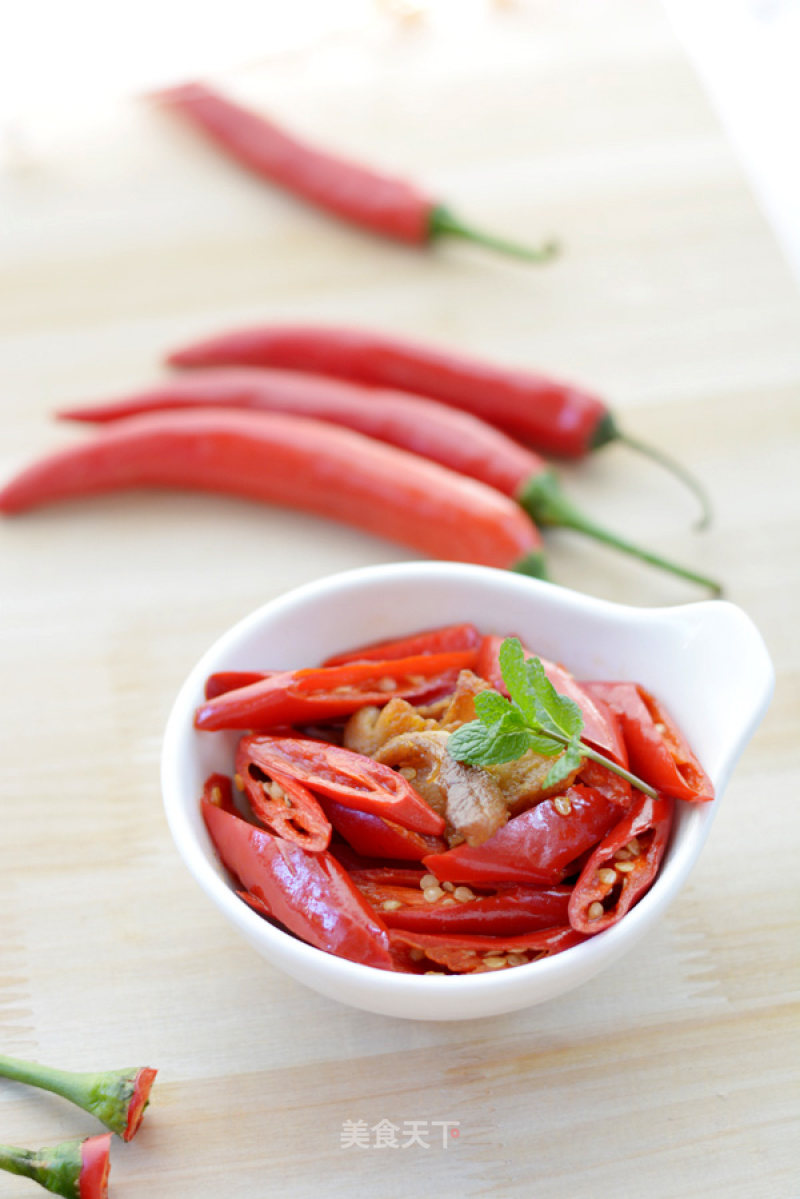 【fried Chili with Meat Slices】---a Good Anti-sense Recipe in Autumn recipe