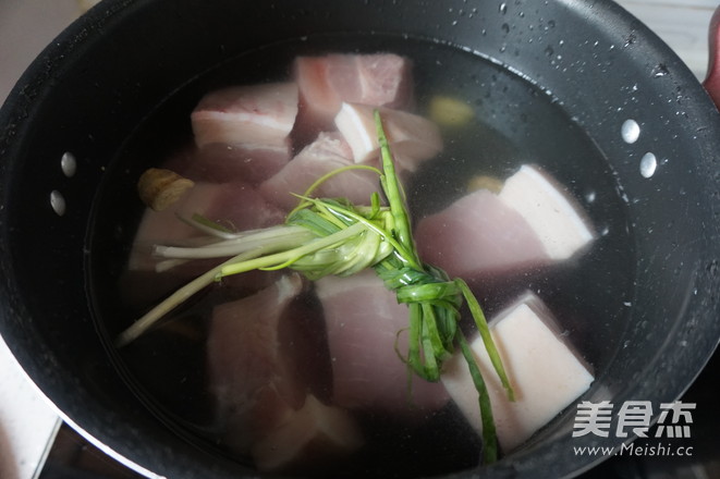 Steamed Buns with Mushroom and Braised Pork recipe