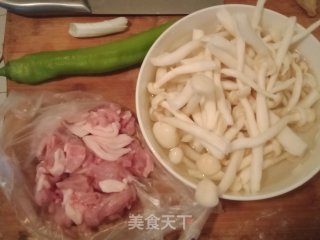 Stir-fried Pork with White Jade Mushroom recipe