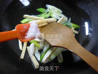 Stir-fried Dried Tofu with Green Onions recipe