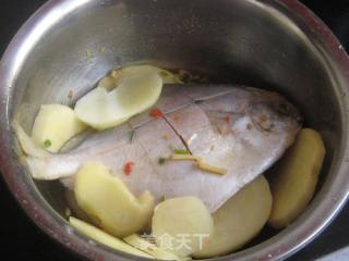 Roasted Pomfret with Potatoes recipe