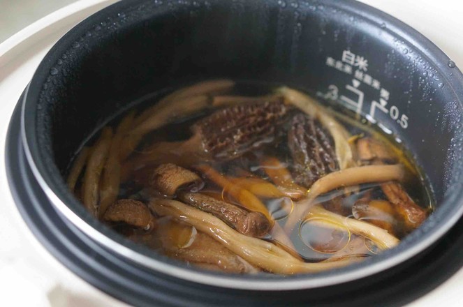 Three Mushroom Oil Chicken Soup recipe