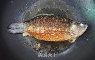 Braised Crucian Carp with Cordyceps Flower and Tangerine Peel with Green Onion recipe