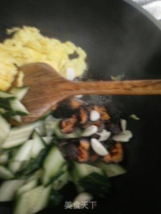 Fried Sea Cucumber with Cucumber and Egg recipe