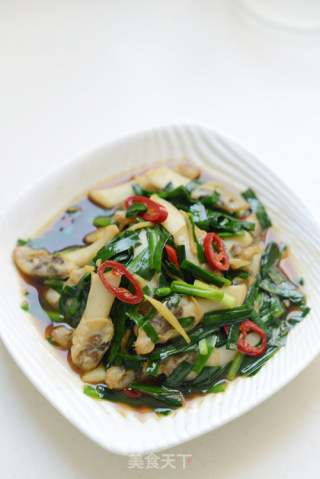 Stir-fried Sea Clam with Leek recipe