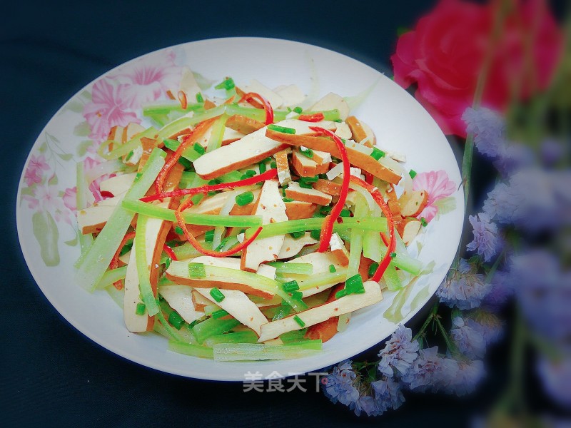 Celery Mixed with Fragrant Dried recipe
