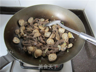 Beef Tenderloin with Straw Mushroom in Oyster Sauce recipe