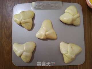 Brown Wheat Red Bean Triangle Bun recipe