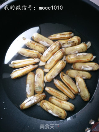 Xiaoce Seafood Recipe of The Day: Scallion Fried Razor Clam recipe