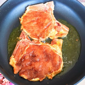 Mint Garlic Pan-fried Pork Chops recipe