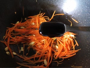 Stir-fried Spinach and Carrot Shreds recipe