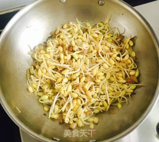 Stir-fried Soy Sprouts with Diced Pork recipe