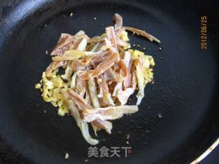 Garlic Bitter Chrysanthemum Mixed with Dried Fish recipe