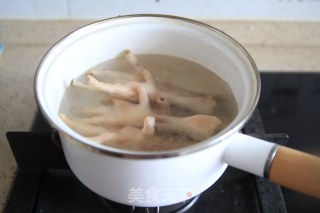 Stewed Chicken Feet with Red Dates recipe