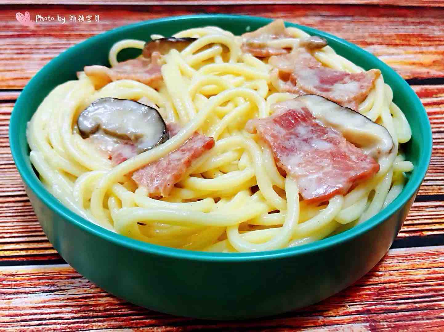 Spaghetti with Creamy Bacon and Shiitake Mushrooms recipe