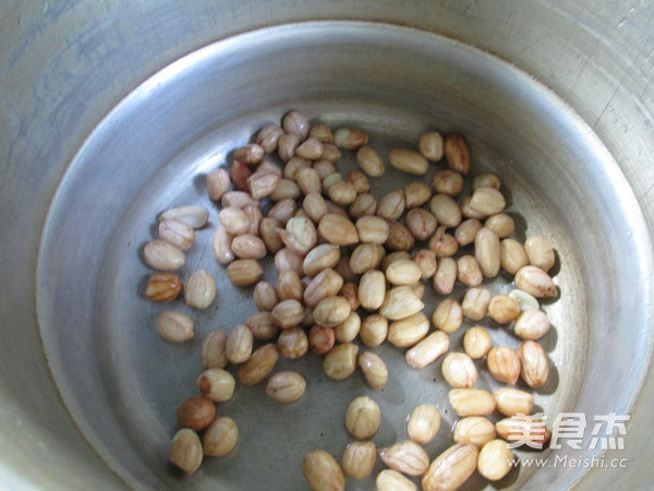 Peanuts and White Kidney Bean Sweet Soup recipe