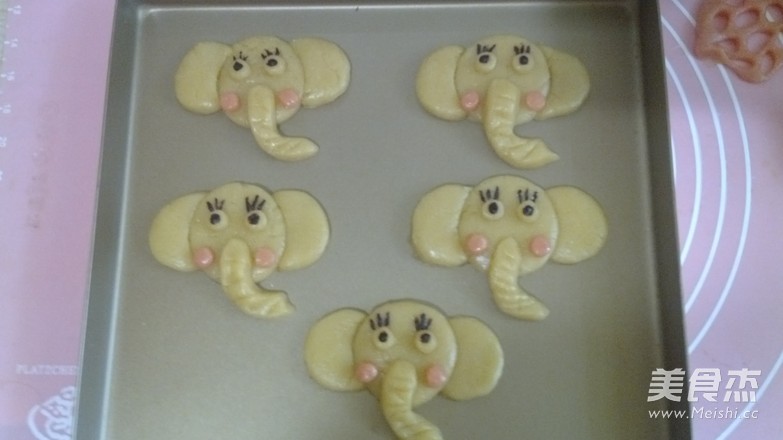 Cute and Creative Little Elephant Biscuits recipe