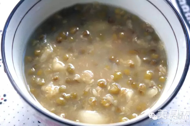 Mung Bean Lily Soup recipe