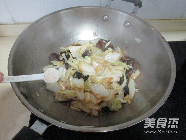 Hot and Sour Black Fungus Cabbage recipe