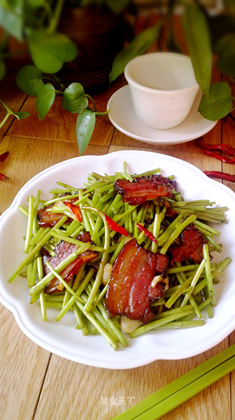 Stir-fried Bacon with Artemisia Quinoa recipe