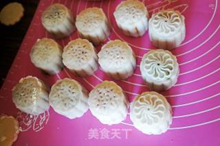 Pumpkin Filling Snowy Mooncakes recipe