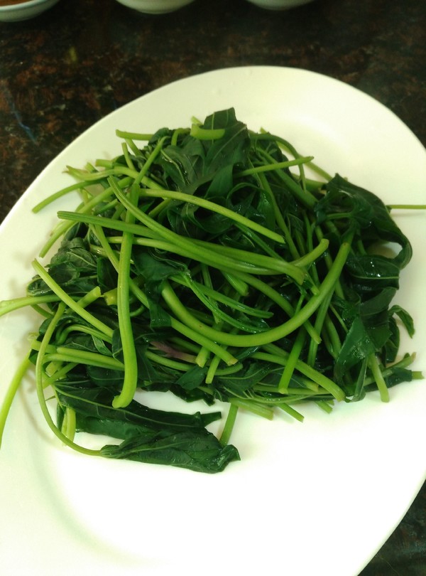 Fried Noodles with Sweet Potato Leaves recipe