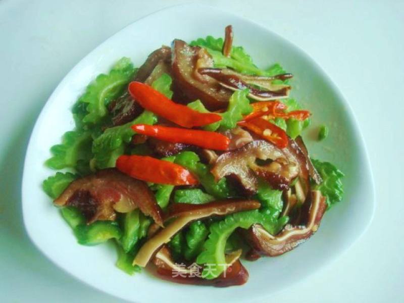 Stir-fried Bitter Gourd with Cured Pig Ears recipe