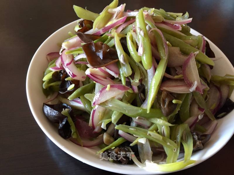 Stir-fried Black Fungus with Dragon Sprout and Beans recipe