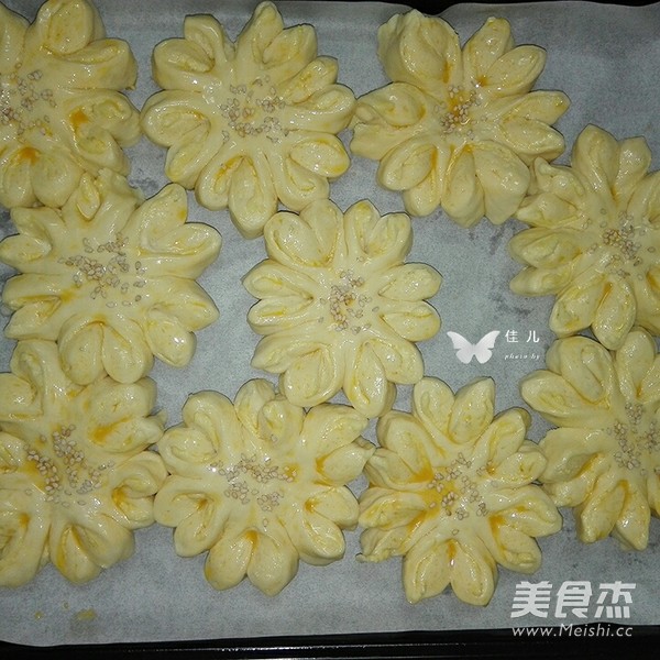 Cream Cheese Flower Bread recipe