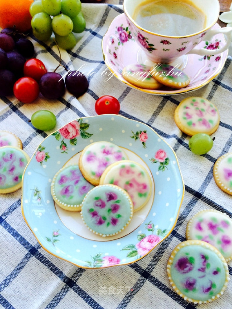 Small Floral Icing Biscuits