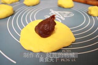 Shelled Bean Paste Buns, Pumpkin Meat Buns, Bear Paw Meat Buns Made of Pumpkin Puree recipe