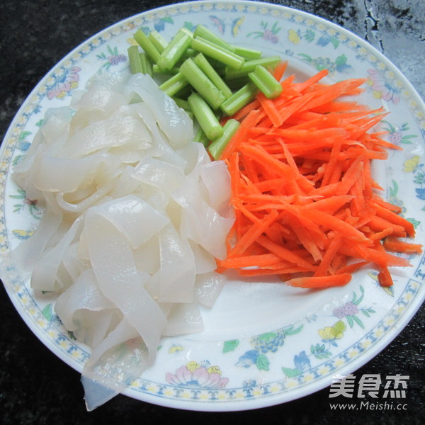 Celery and Carrot Shreds Mixed with Vermicelli recipe