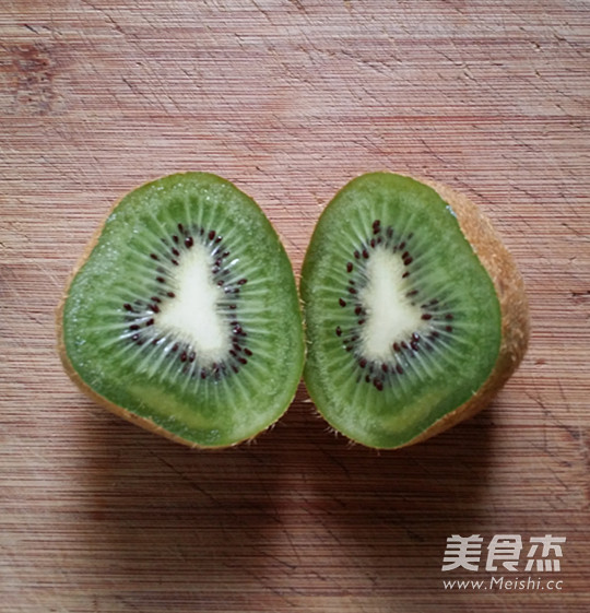Old Yogurt with Kiwi Fruit recipe