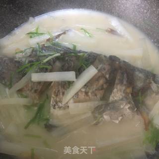 Crucian Carp Soup with Creamy Milk recipe