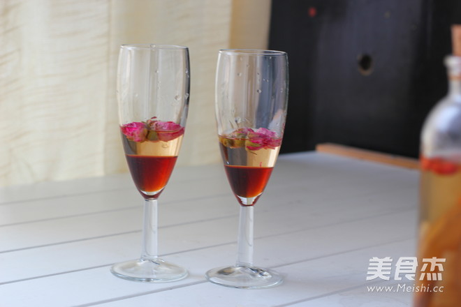 Rose Schisandra Sparkling Drink recipe