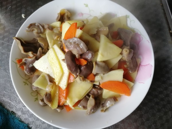 Stir-fried Chicken Gizzards with Spring Bamboo Shoots recipe