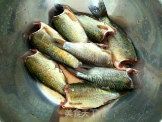 Fried Small Crucian Carp recipe