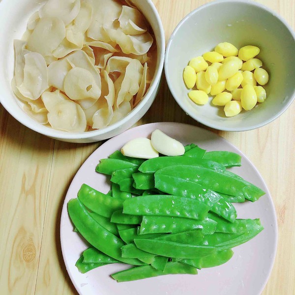 Stir-fried Snow Peas with Ginkgo White Fungus recipe