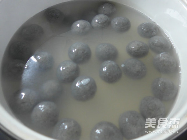 Milk Black Sesame Paste Glutinous Rice Balls recipe