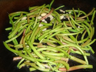 【flying Birds and Beasts】shredded Pork with Vegetable Stem recipe
