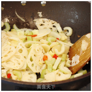 Fresh Vegetables Can Also be Very Appetizing-----soaked Ginger and Lotus Root Slices recipe