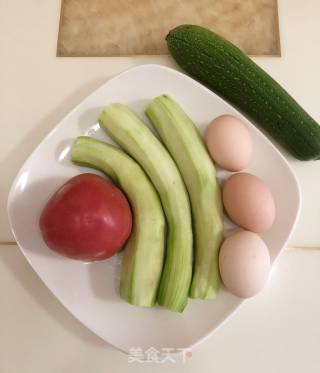 Scrambled Eggs with Loofah and Tomato recipe