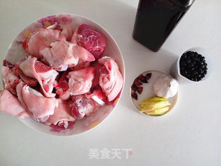 Stewed Pork Knuckles with Black Beans [good Tonic in Autumn] recipe