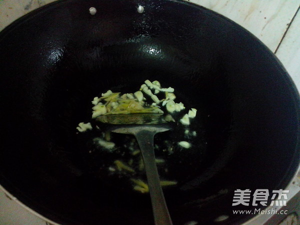 Stir-fried Bean Curd with Lettuce recipe