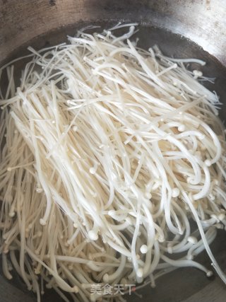 Enoki Mushrooms with Korean Spicy Sauce recipe