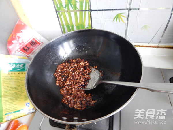 Sauce-flavored Pork Noodles recipe