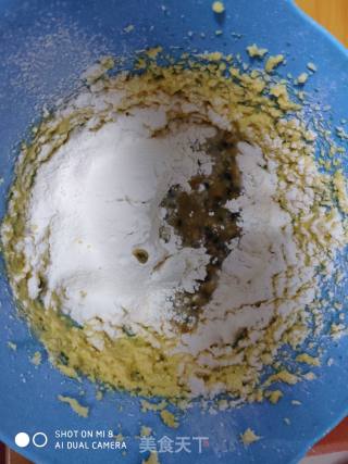 Passion Fruit Paw Print Cake recipe