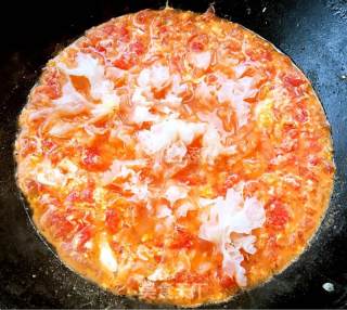 Tomato Egg Flower Tremella Soup recipe